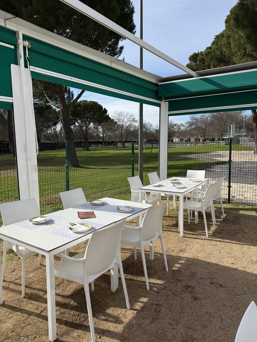 Terraza ajardinada del restaurante